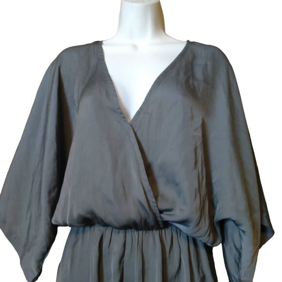 Lulus Romper Women's XS Short Sleeve Shorts Romper Elastic Waist V-Neck New - Picture 3 of 7